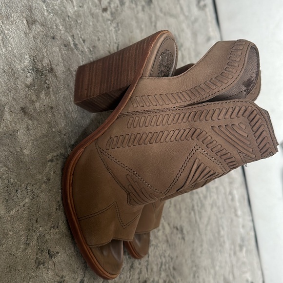 Vince Camuto sandals 8.5 - Picture 2 of 5